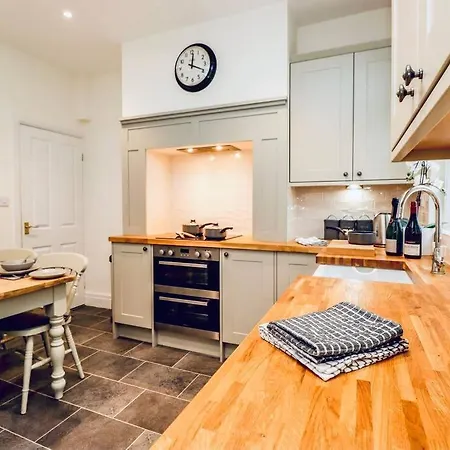 Steam Train - District Hideaway *